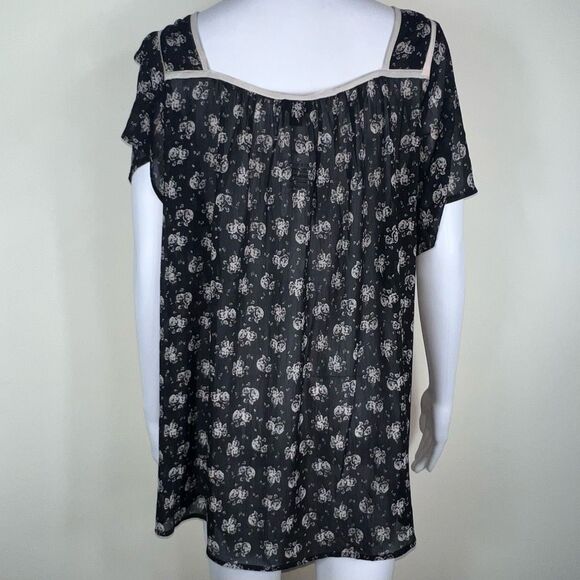 Torrid Square Neck Tulip Sleeve Black and White Ditzy Floral Print - Picture 5 of 13